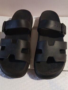 Chic!  Cushion  Black Slide Sandals with Adjustable Strap 10